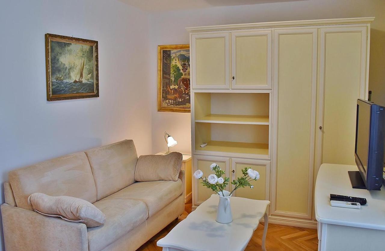 Apartment Palace Rab Town Kültér fotó